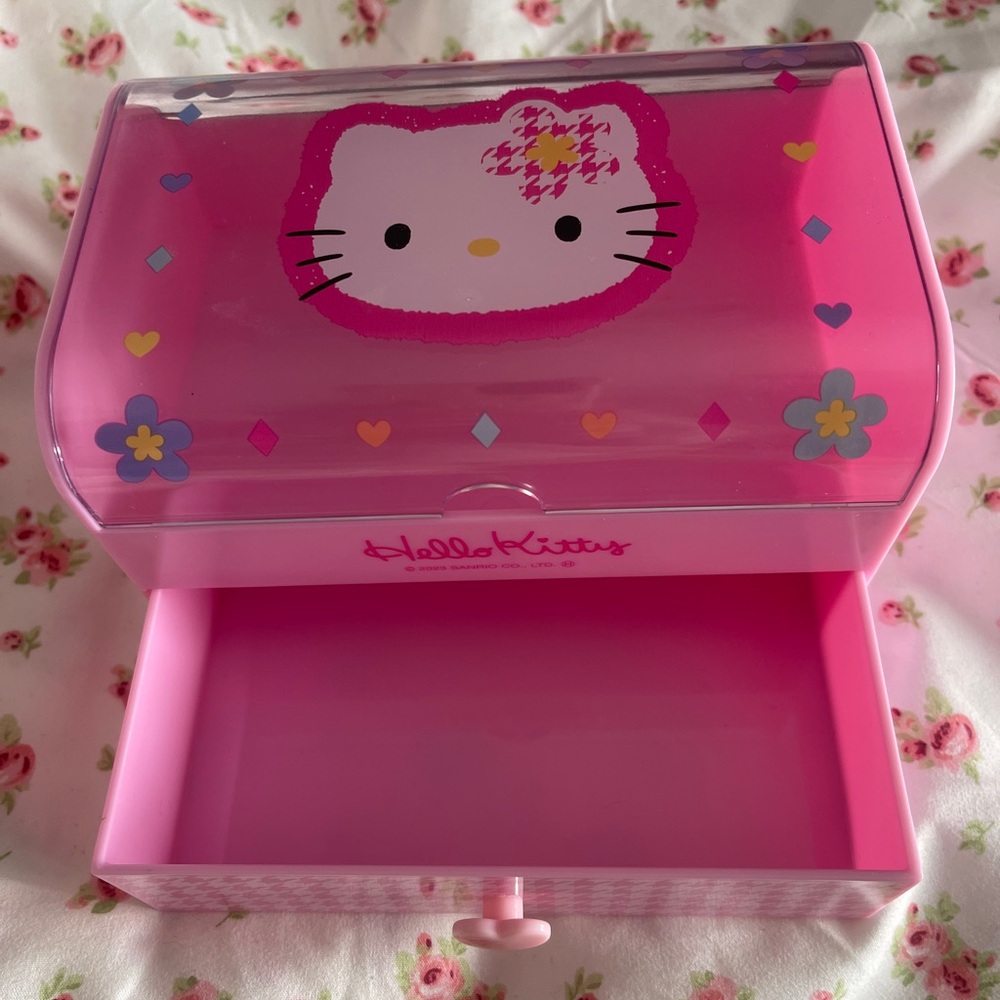 Hello Kitty Houndstooth
Accessory Drawer Box - Picture 2 of 7